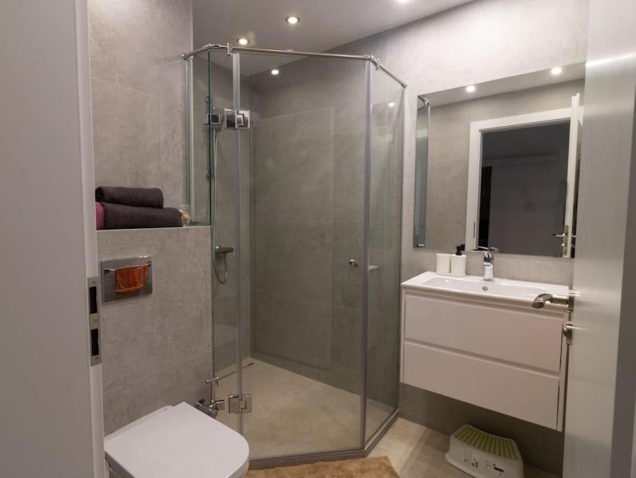 Georgi's 1 Bedroom Quiet With Garage Apartament Sofia